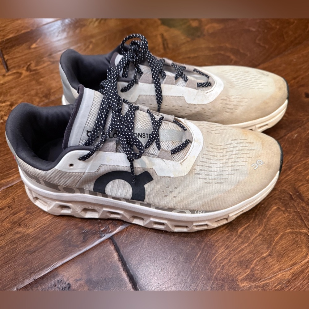 On cloudmonster road running size 9.5